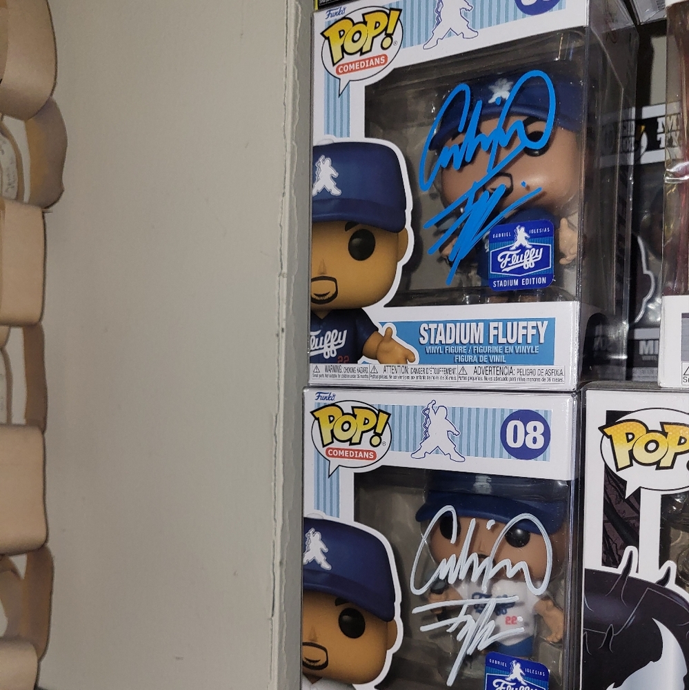 Funko signed bnib - Picture 2 of 3